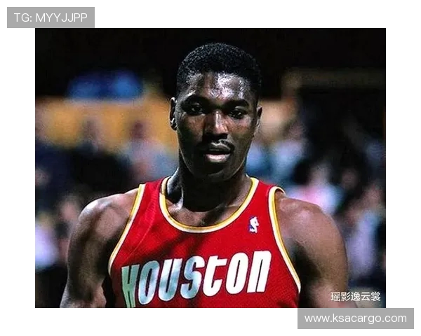 哈基姆·奥拉朱旺：从非洲篮球新星到NBA传奇巨星的辉煌历程