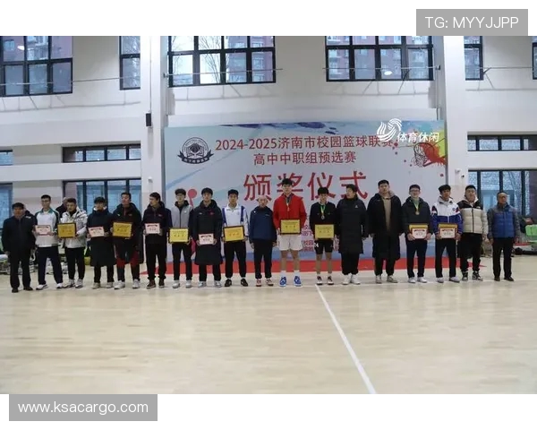 以篮球为纽带探索团队协作与青春奋斗精神的深层内涵