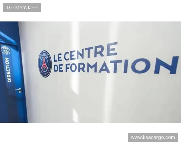 打造世界顶级足球俱乐部的成功之道：从青训体系到全球化战略的全方位探讨